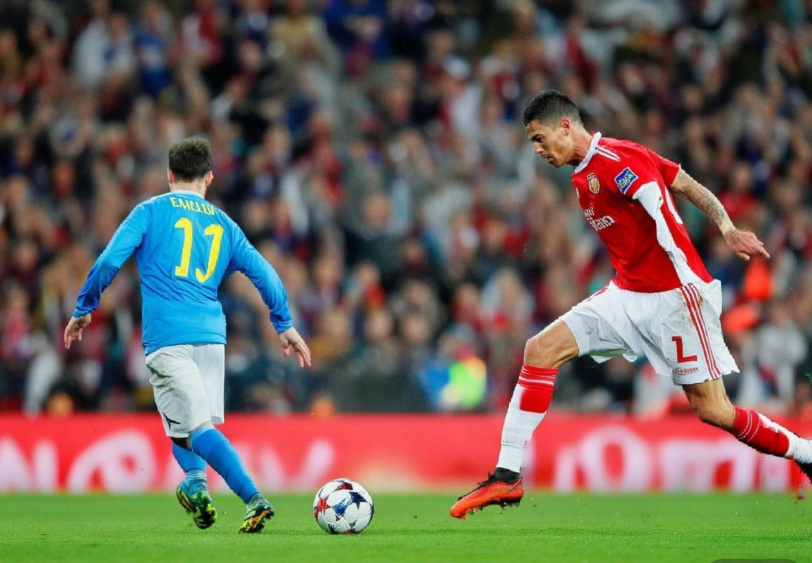 巴萨与皇马世纪对决：激情火花瞬间回顾(图3)