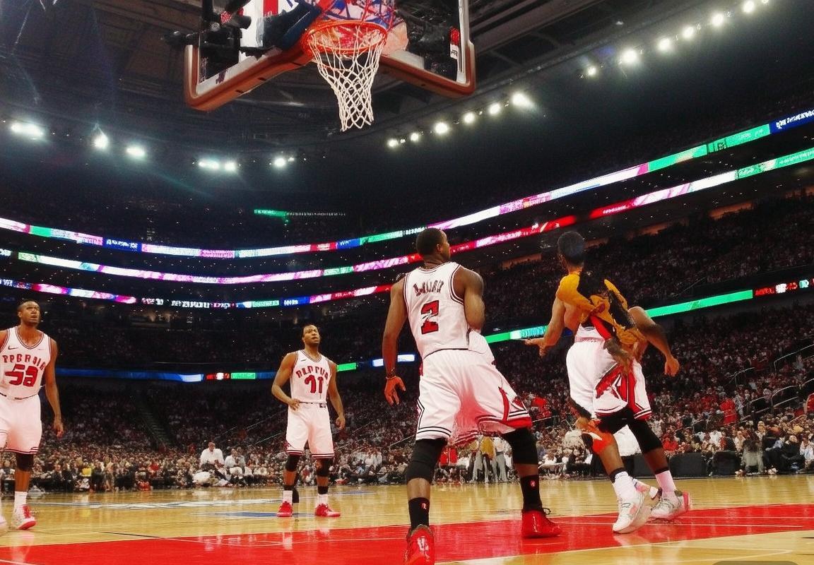 公牛队主场迎战猛龙：德里克·罗斯复出大战，全面解析赛事预览