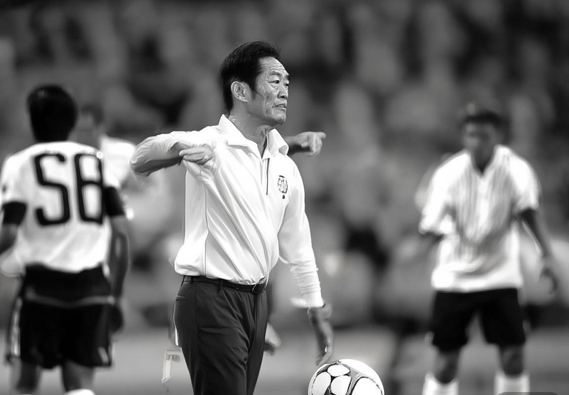 瓜迪奥拉欧冠淘汰赛神奇换人策略解析：战术智慧与心理战术的艺术(图2)